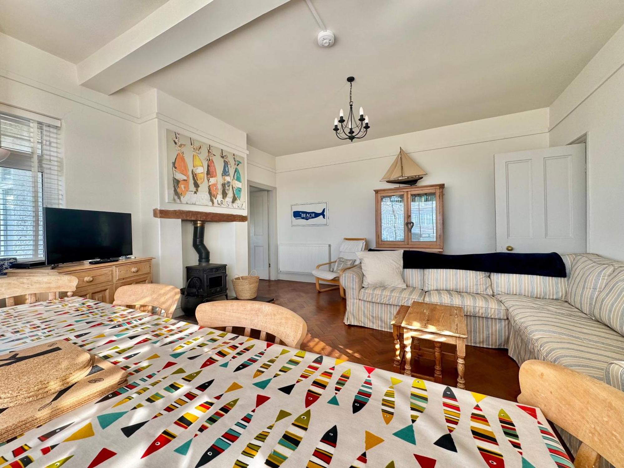 The Crest- 4 Bed Sea View -trearddur Bay *