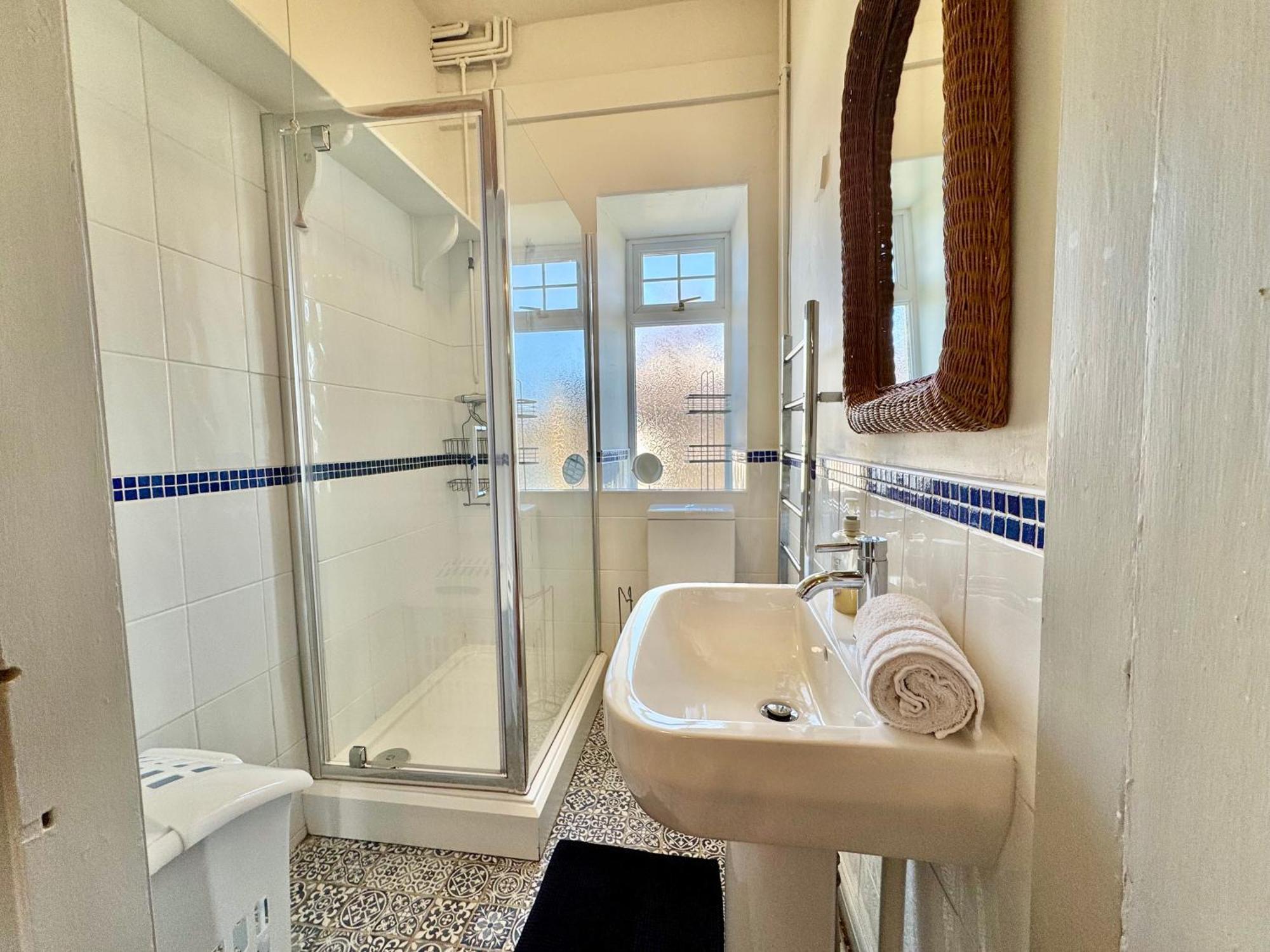 The Crest- 4 Bed Sea View -trearddur Bay Holiday home