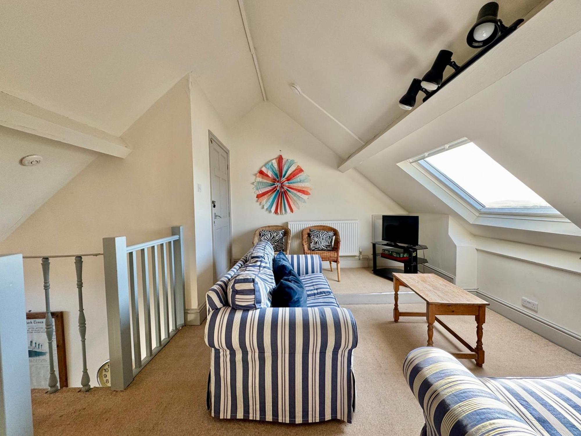 The Crest- 4 Bed Sea View -trearddur Bay