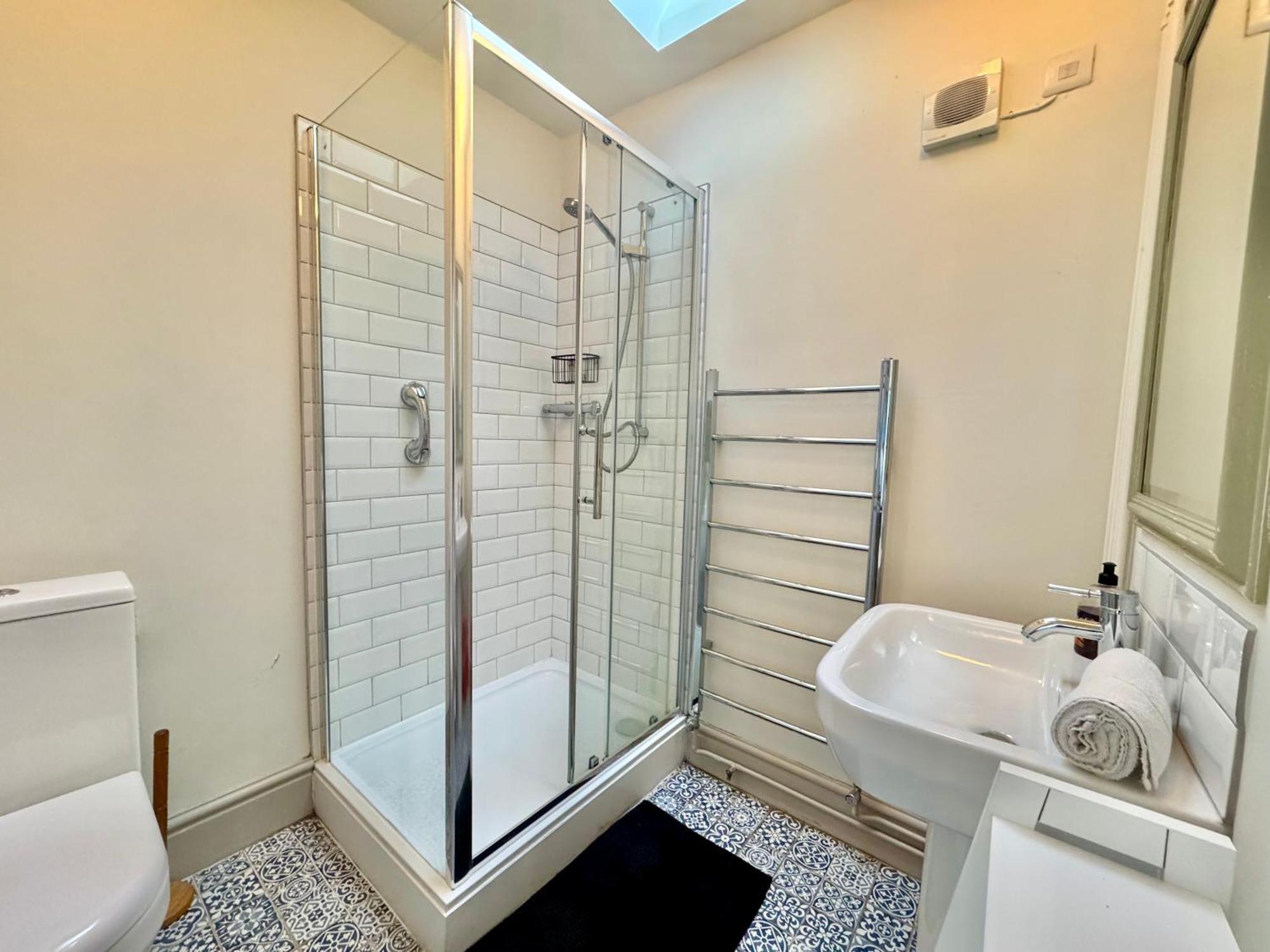 The Crest- 4 Bed Sea View -trearddur Bay Holiday home *